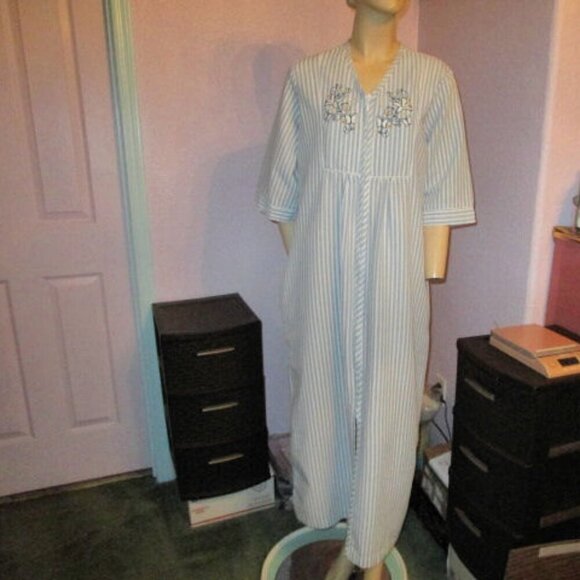 Seersucker EMBROIDERED Size S House DRESS Pockets ZIP Collections Etc PATIO Maxi - Picture 1 of 10
